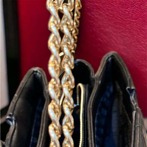 Steve Madden quilted purse. Like new. Gold hardware - Picture 4 of 15